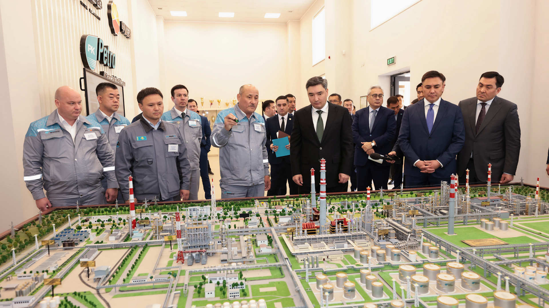 ورنىقتى دامىپ كەلە جاتقان مەگاپوليس