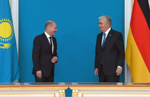 قاسىم-جومارت توقاەۆ ولاف شولتسپەن كەڭەيتىلگەن قۇرامدا كەلىسسوز جۇرگىزدى