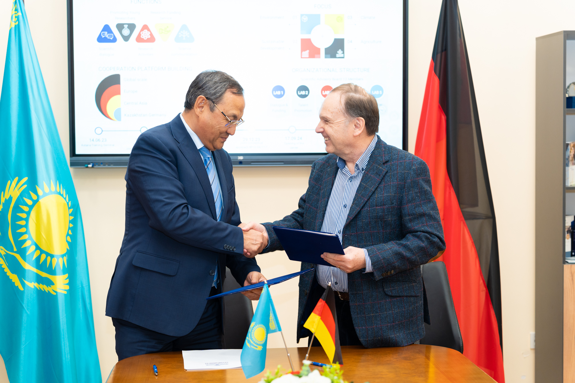 قازاق-نەمىس عىلىمي-زەرتتەۋ ورتالىعى اشىلدى