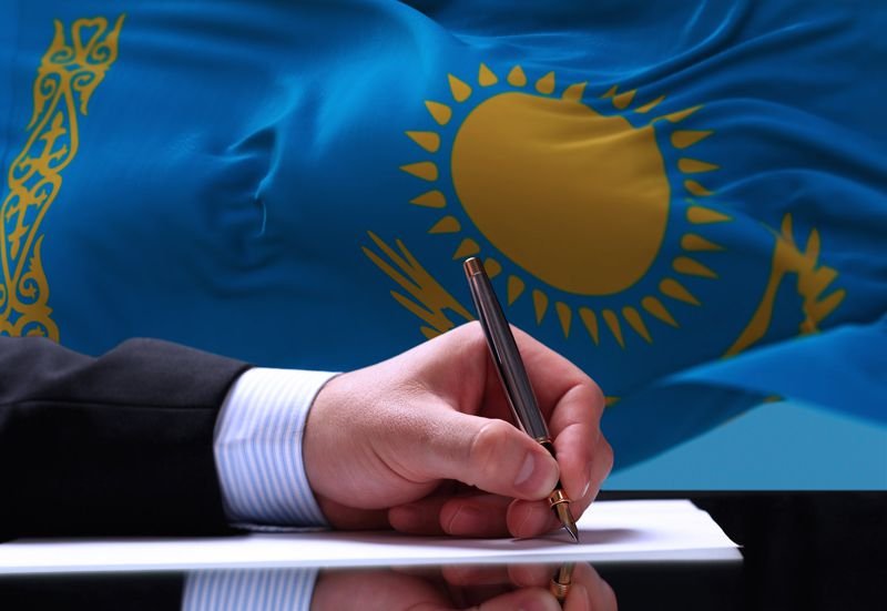 پرەزيدەنت قازاقستان مەن قىرعىزستان شەكاراسىندا ساۋدا-لوگيستيكالىق كەشەن قۇرۋ تۋرالى زاڭعا قول قويدى