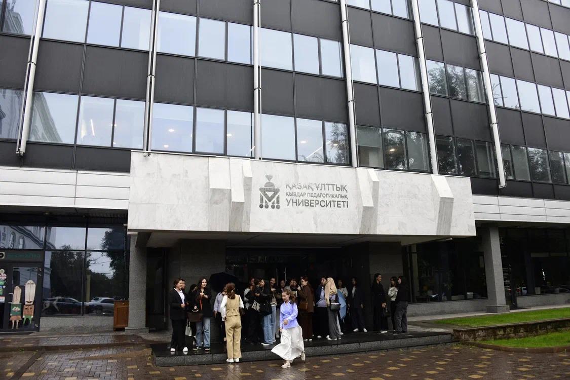 QyzPU: ستۋدەنتتەرگە جاڭا وقۋ كورپۋسى بەرىلدى