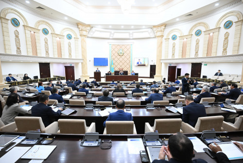 سەناتورلار كولىك قوزعالىسىن ۇيىمداستىرۋ تۋرالى زاڭداردى ماقۇلدادى