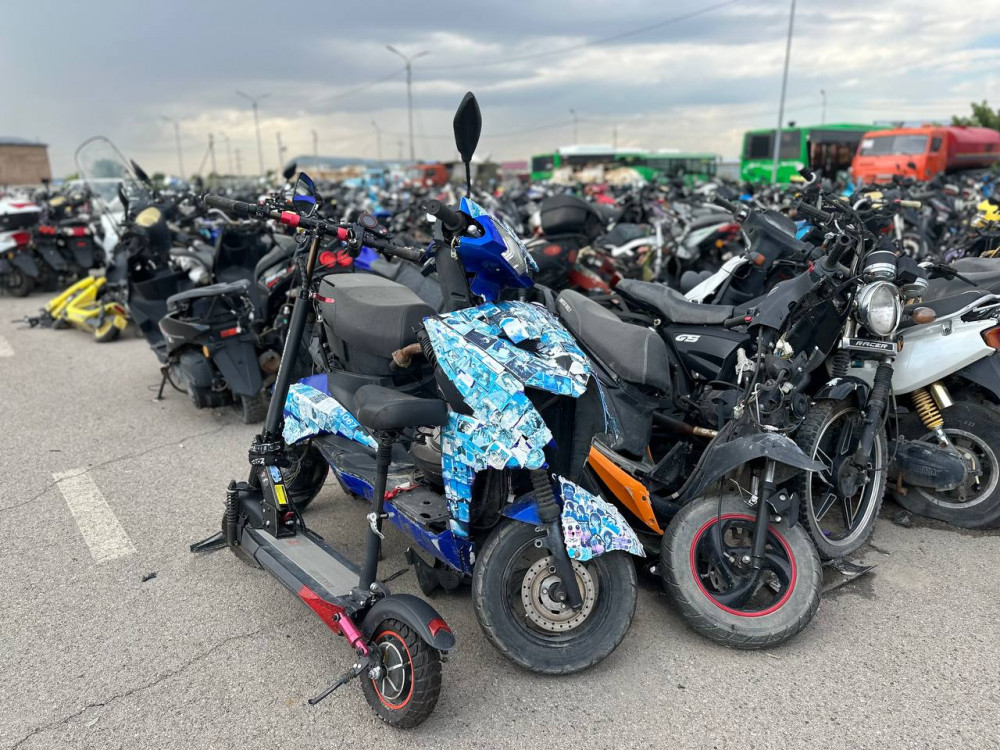 19 مىڭنان استام موپەد جۇرگىزۋشىسى جول ەرەجەسىن بۇزعان