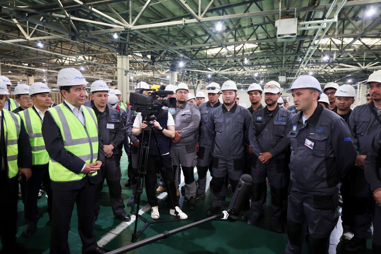 حالىق شتابى اتىراۋ عالىمدارىمەن كەزدەستى