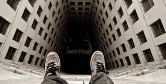 الماتىدا ءجاسوسپىرىم كوپقاباتتى ۇيدەن سەكىرىپ, كوز جۇمدى