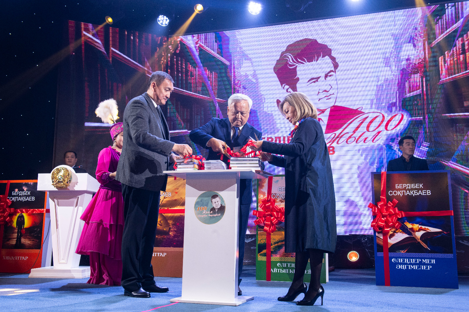 قازاق ادەبيەتىنىڭ ءحانتاڭىرى