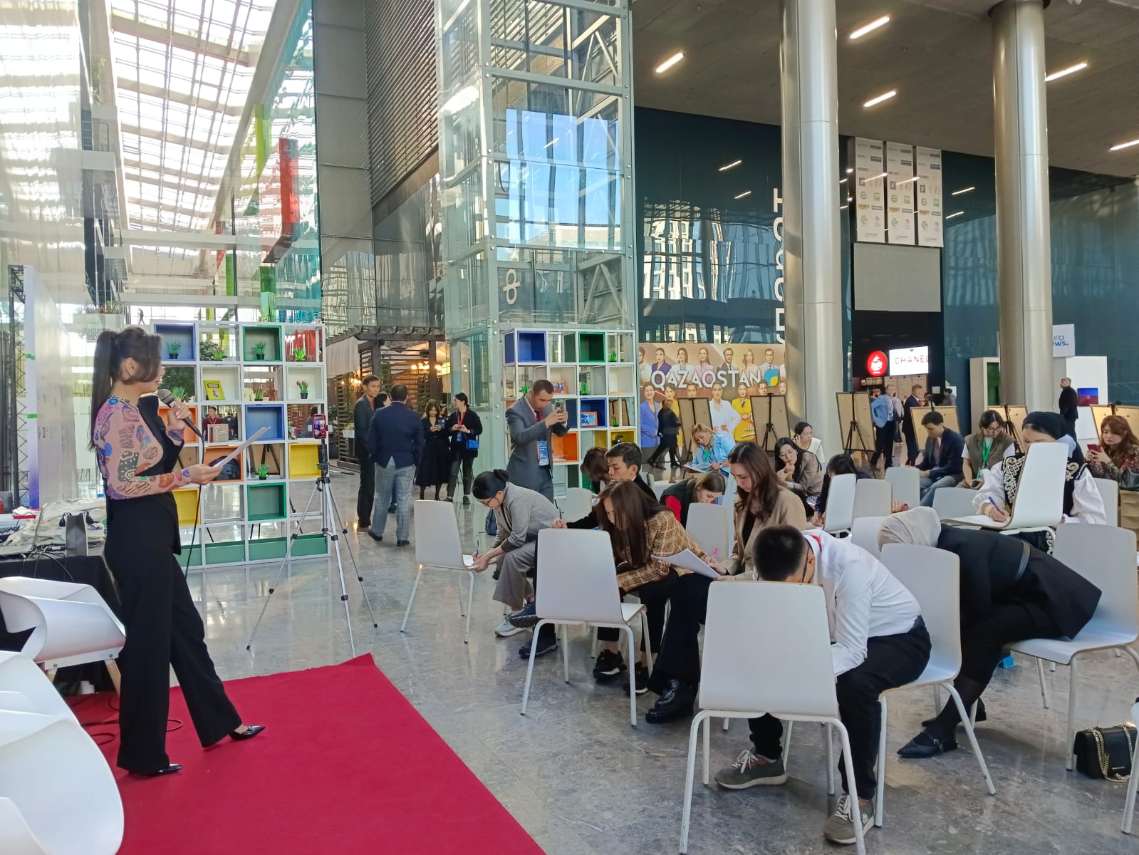 جۋرناليستەر «ماقسات» بۇقارالىق ديكتانتىن جازدى