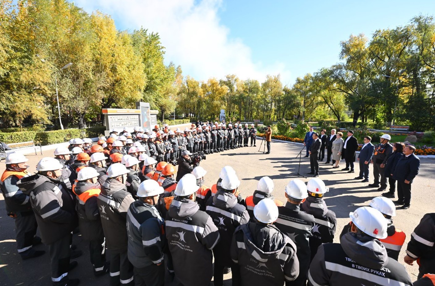 اەس يگىلىگىن بارشا جۇرت كورەدى