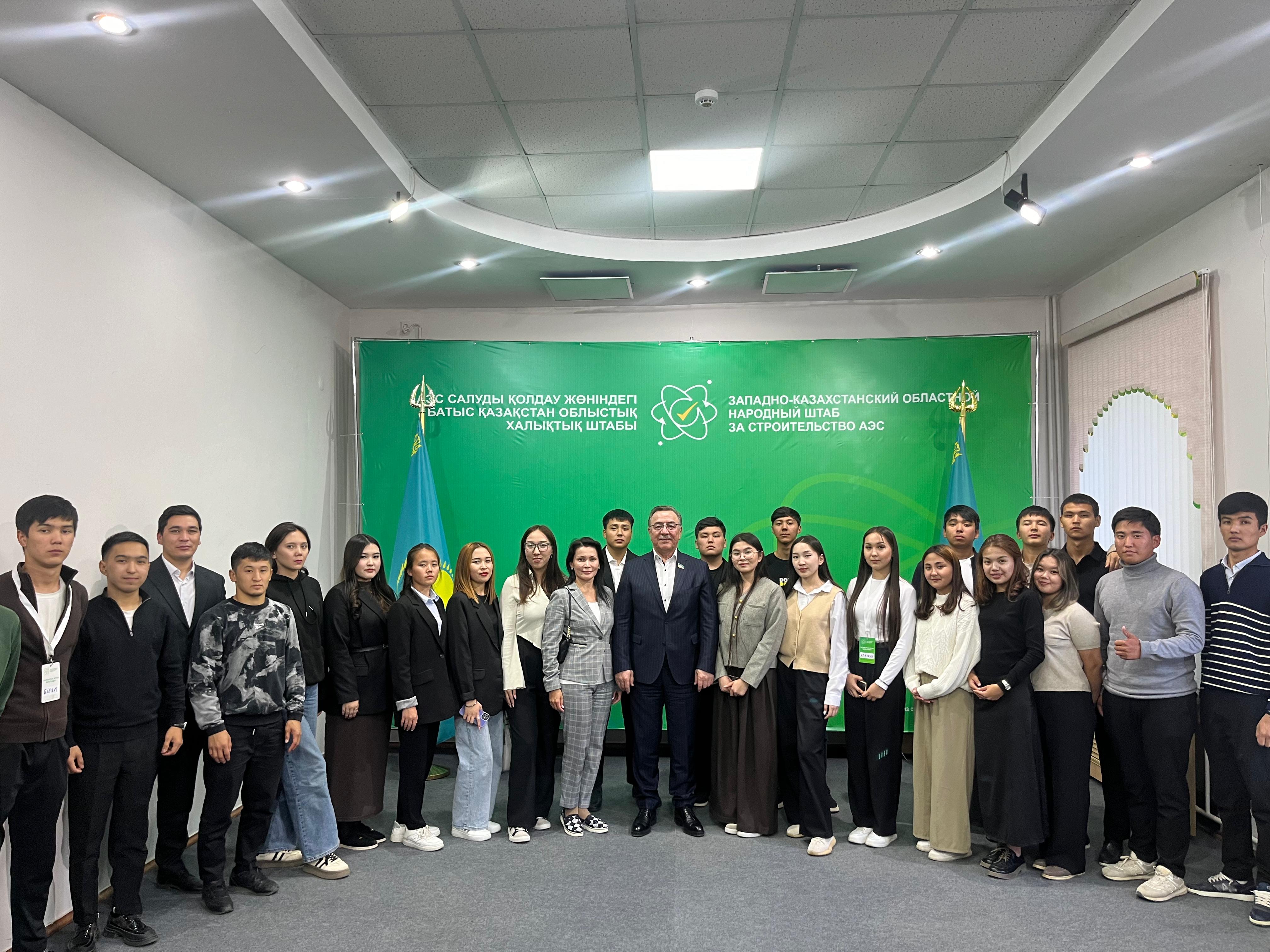 اەس: سەناتورلار ورال قالاسىنىڭ تۇرعىندارىمەن كەزدەستى