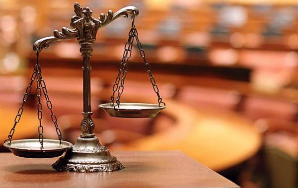 جەزقازعاندا جاس قىز ەسىرتكى تاسىمالداعانى ءۇشىن سوتتالدى