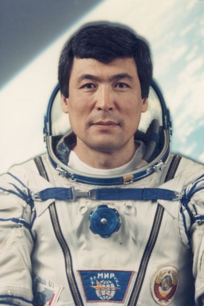 بۇگىن - تۇڭعىش قازاق عارىشقا ۇشقان كۇن