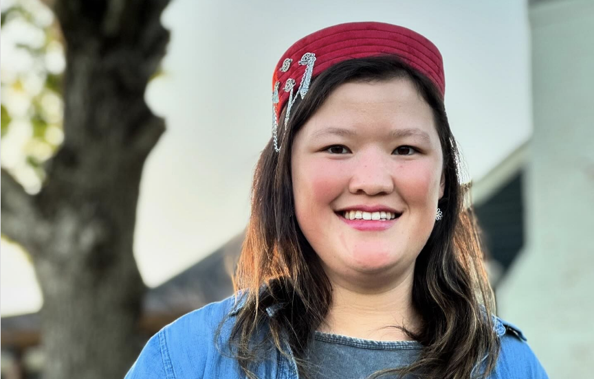 اقش-تا تۇراتىن وتباسى اسىراپ العان قازاق قىزى وزىنە قول جۇمسادى