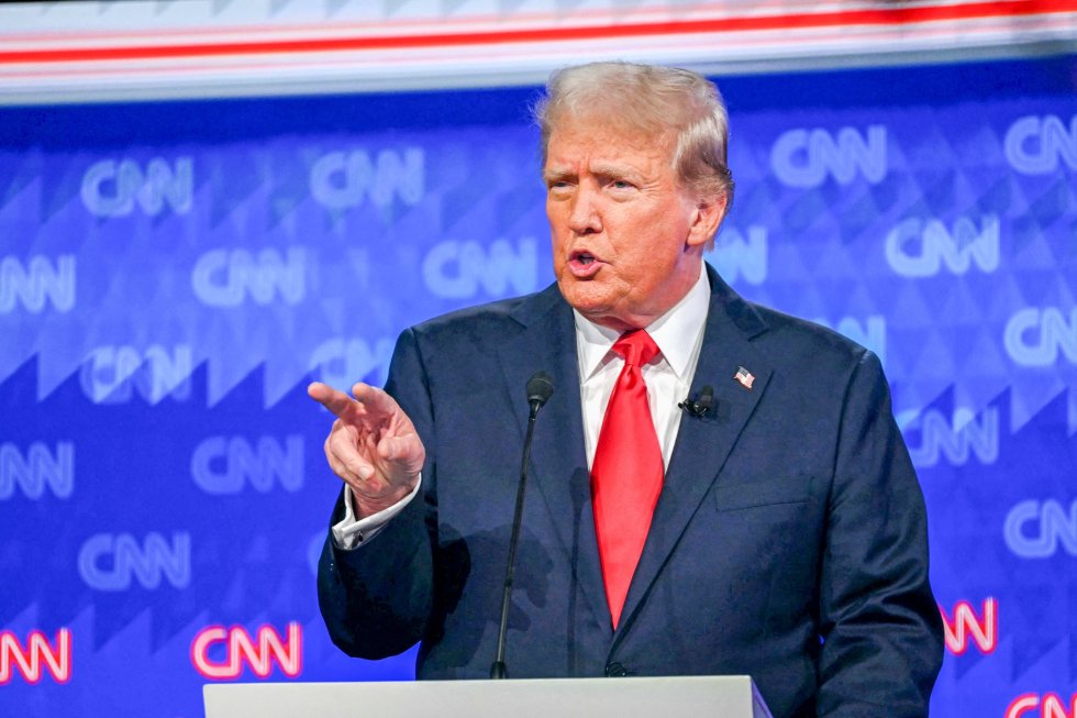 ترامپ حارريسپەن دەبات وتكىزۋدەن باس تارتتى