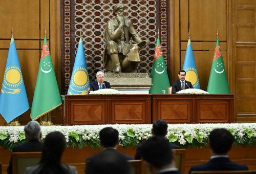 قازاقستان مەن تۇرىكمەنستان پرەزيدەنتتەرى بىرلەسكەن بريفينگ وتكىزدى