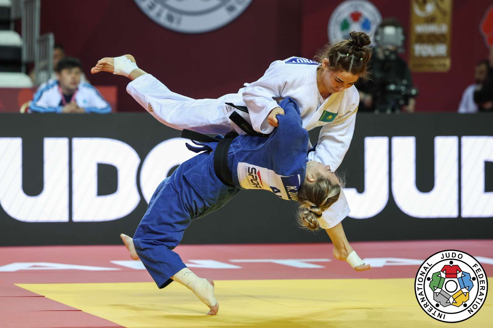 ابۋ-دابيدە بۇيىرعانى – ءۇش قولا