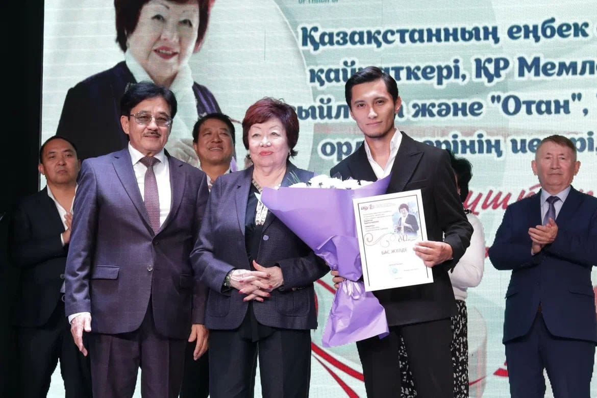 اقۇشتاپ الەمى