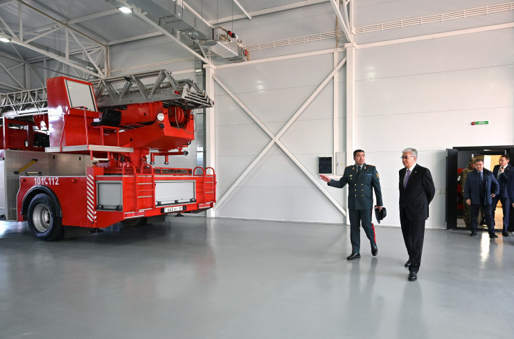 مەملەكەت باسشىسى №23 جاڭا ءورت ءسوندىرۋ بولىمىنە باردى