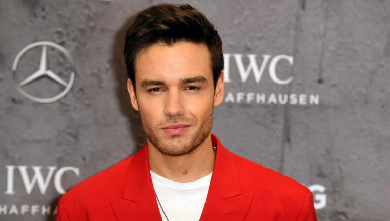 تانىمال One Direction توبىنىڭ بۇرىنعى مۇشەسى كوز جۇمدى