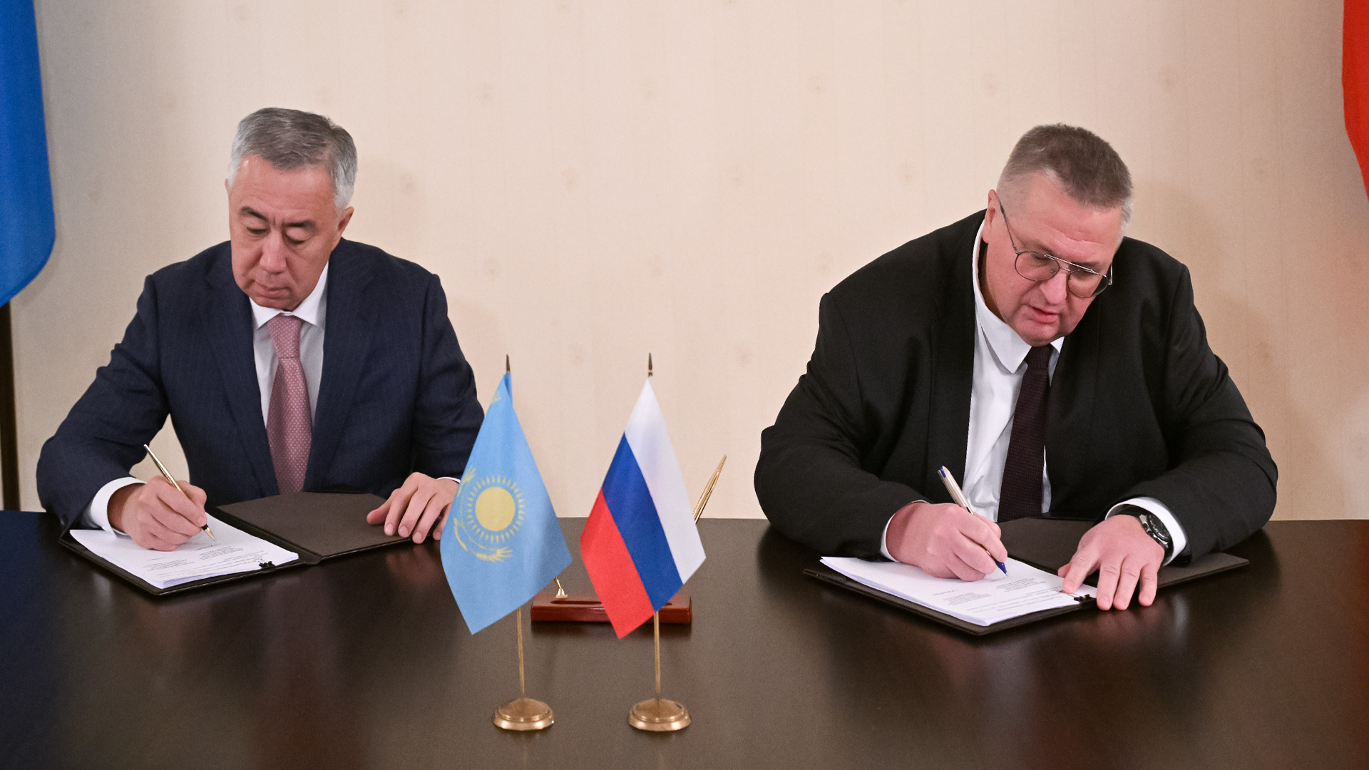 ۇكىمەتارالىق كوميسسيا وتىرىسى ءوتتى