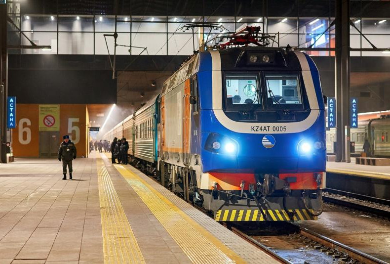 رەسپۋبليكا كۇنى قارساڭىندا قوسىمشا پويىزدار قاتىنايدى