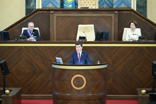 بىرقاتار دەپۋتات مەملەكەتتىك ناگراداعا يە بولدى