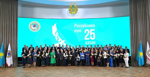 الماتى قالاسىنىڭ 93 تۇرعىنى مەملەكەتتىك ناگرادالارمەن ماراپاتتالدى