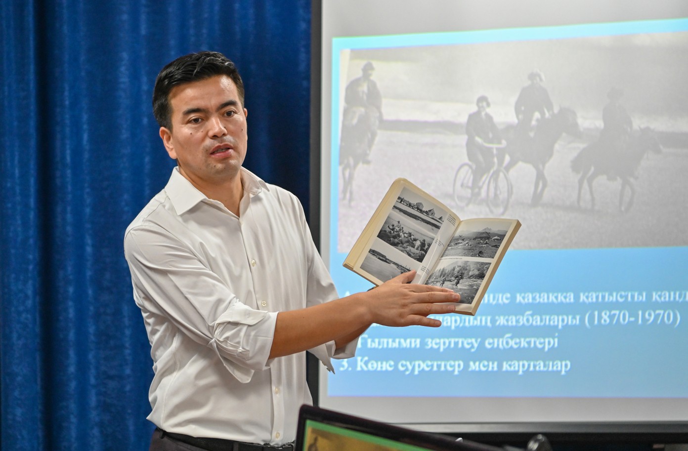 ىزدەگەنگە ءىنجۋ ىلىگەدى