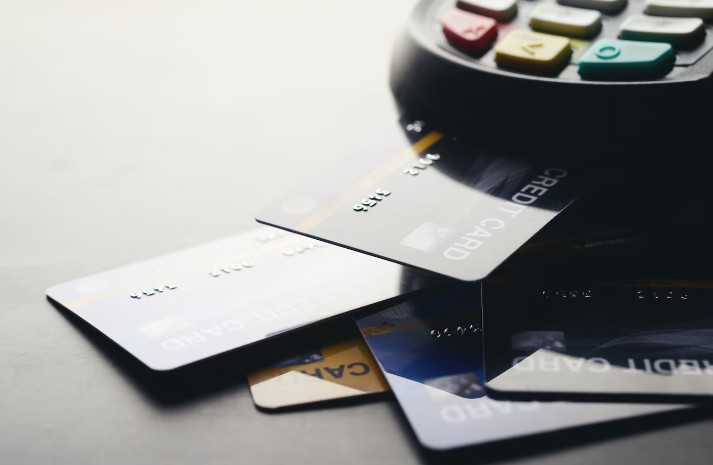 بەس كارتاسى بار ادامدار باقىلانادى