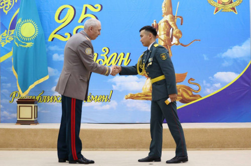 37 وفيتسەرگە مەرزىمىنەن بۇرىن اسكەري اتاق بەرىلدى