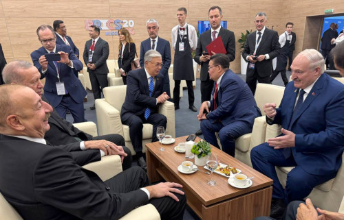 پرەزيدەنت «بريكس پليۋس» سامميتىنە قاتىسۋشىلارمەن اڭگىمەلەستى