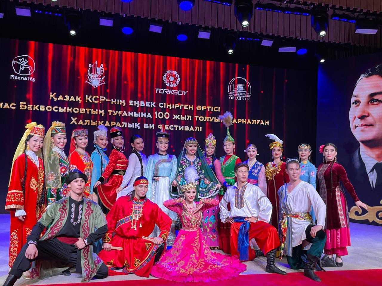 ۇلتتىق بي ونەرىنە قۇرمەت