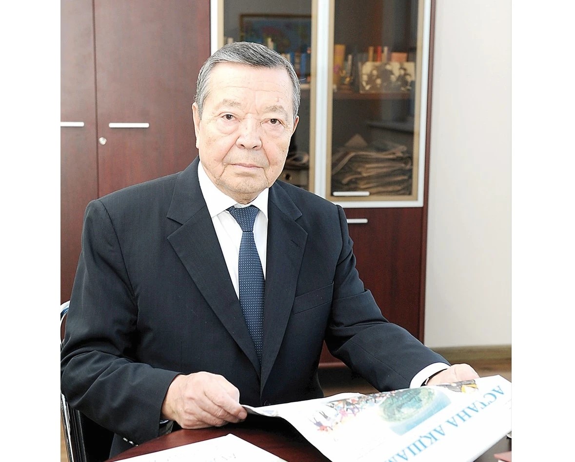 جانىبەك كارىبجانوۆ: رەسپۋبليكا كۇنىنىڭ ماڭىزى ۋاقىت وتكەن سايىن ارتا بەرەدى