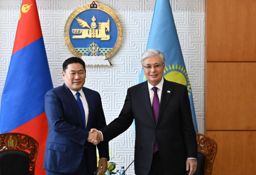 پرەزيدەنت موڭعوليا پرەمەر-مينيسترىمەن كەزدەستى