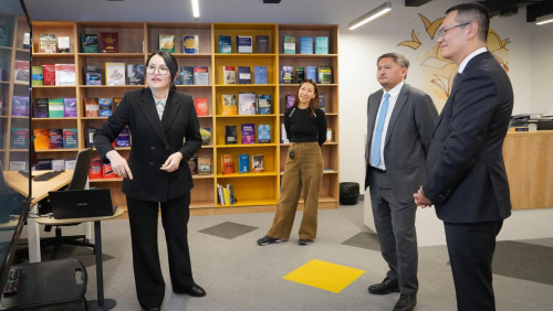 ساياسات نۇربەك Coventry University Kazakhstan ستۋدەنتتەرىمەن كەزدەستى