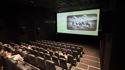 كينوتەاترلاردا ارحيۆتە ساقتالعان تاريحي بەينەماتەريالدار كورسەتىلىپ جاتىر