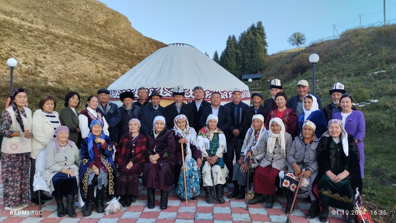 تۇيىق تۇرلەنە ءتۇستى