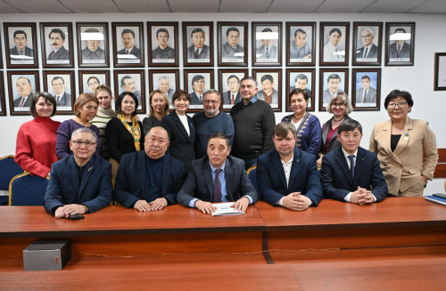 جۋرناليستەر رەسپۋبليكا كۇنى قۇرمەتىنە ماراپاتتالدى