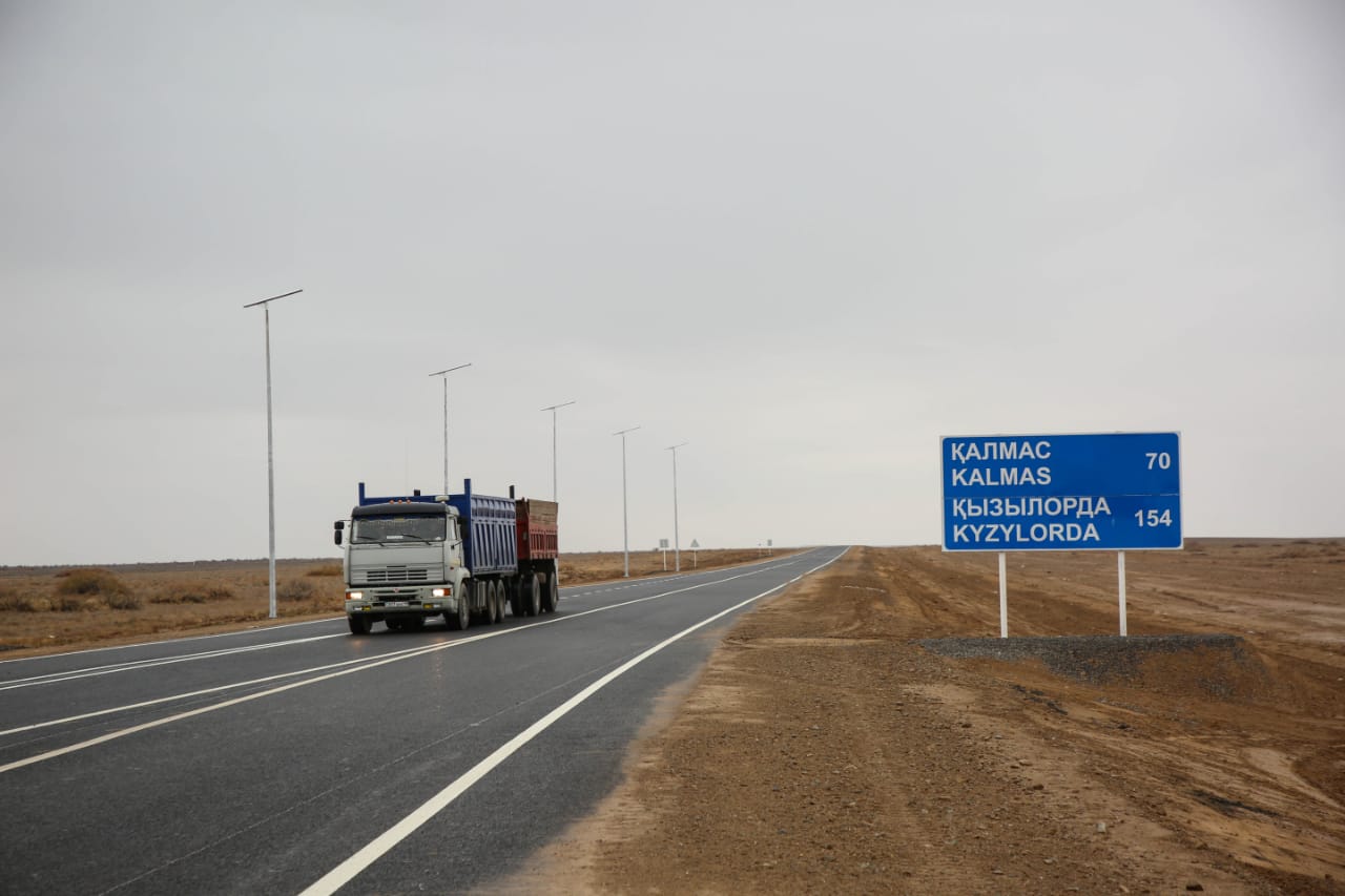 جەتىسۋ وبلىسىندا 30 جىلداي جوندەلمەگەن شالعايداعى اۋىلعا اپاراتىن جول جاسالدى