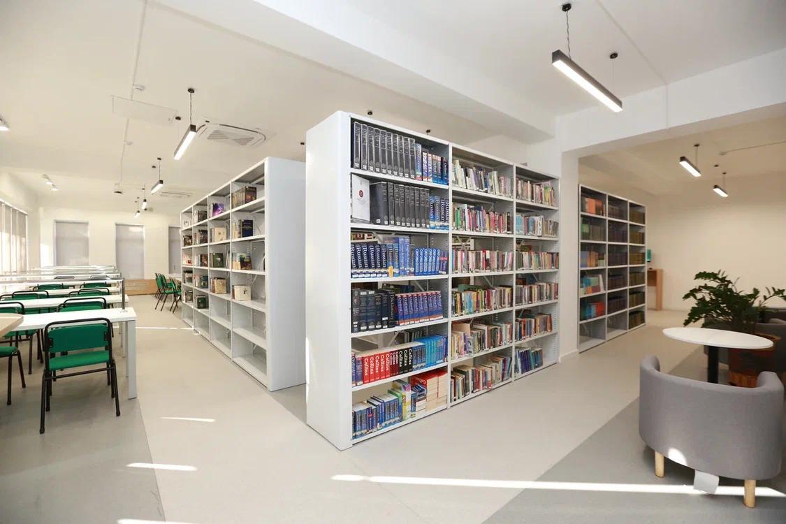 كىتاپحاناعا ۇلاعاتتى ۇستاز سەرالى قانيەۆتىڭ ەسىمى بەرىلدى