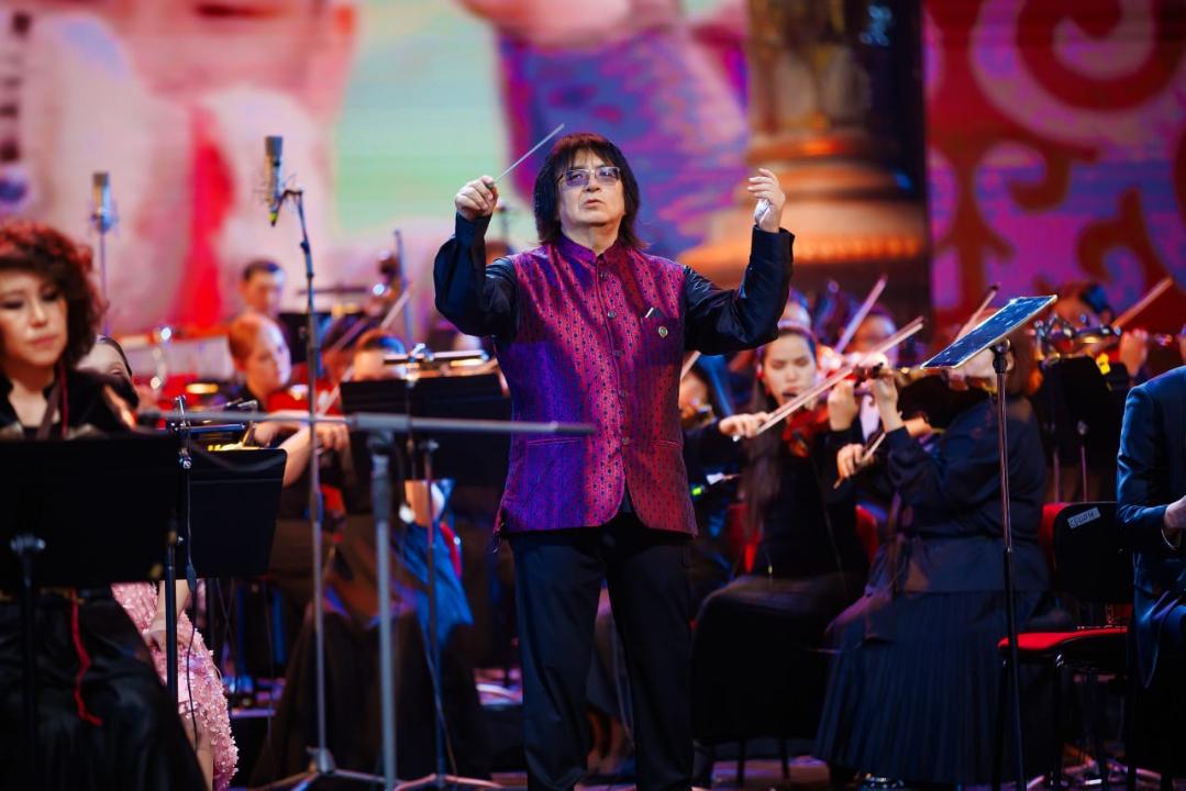 سىزىلادى سيمفونيا...