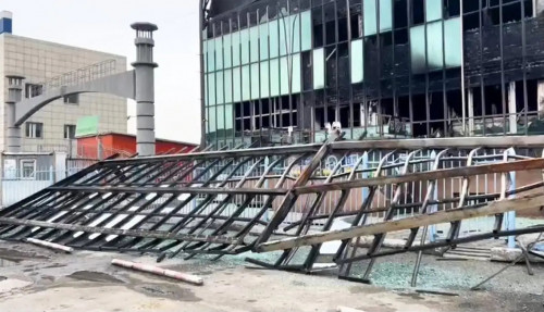 سەمەيدە ساۋدا عيماراتىنىڭ شاتىرى وپىرىلىپ ءتۇستى