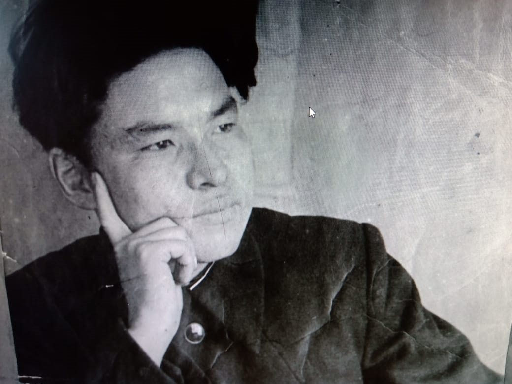 نوسەرلەپ توككەن جىر-عۇمىر