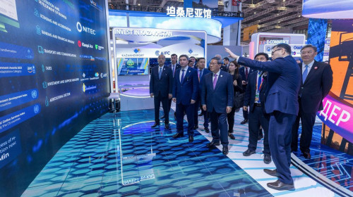 ولجاس بەكتەنوۆ VII قىتاي حالىقارالىق يمپورت كورمەسىن ارالادى