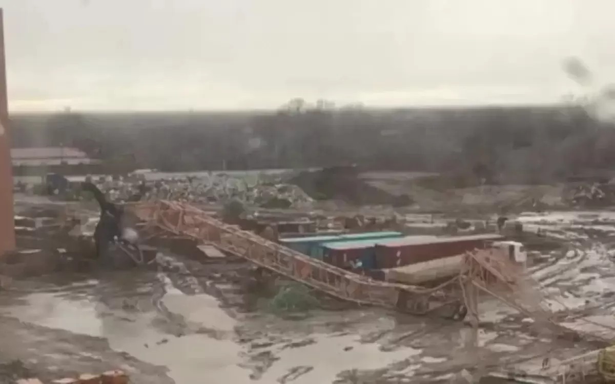 استانادا قاتتى جەلدەن كران قۇلاپ كەتتى