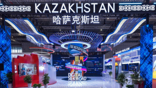 تسيفرلىق جىبەك جولى كورمەسى ءوتىپ جاتىر