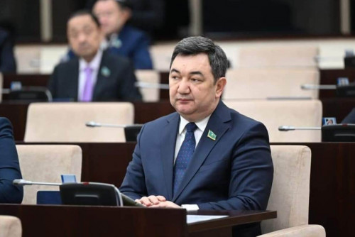 سەناتور دارحان قىدىرالى فۋتبول فەدەراتسياسىن تەكسەرۋدى سۇرادى