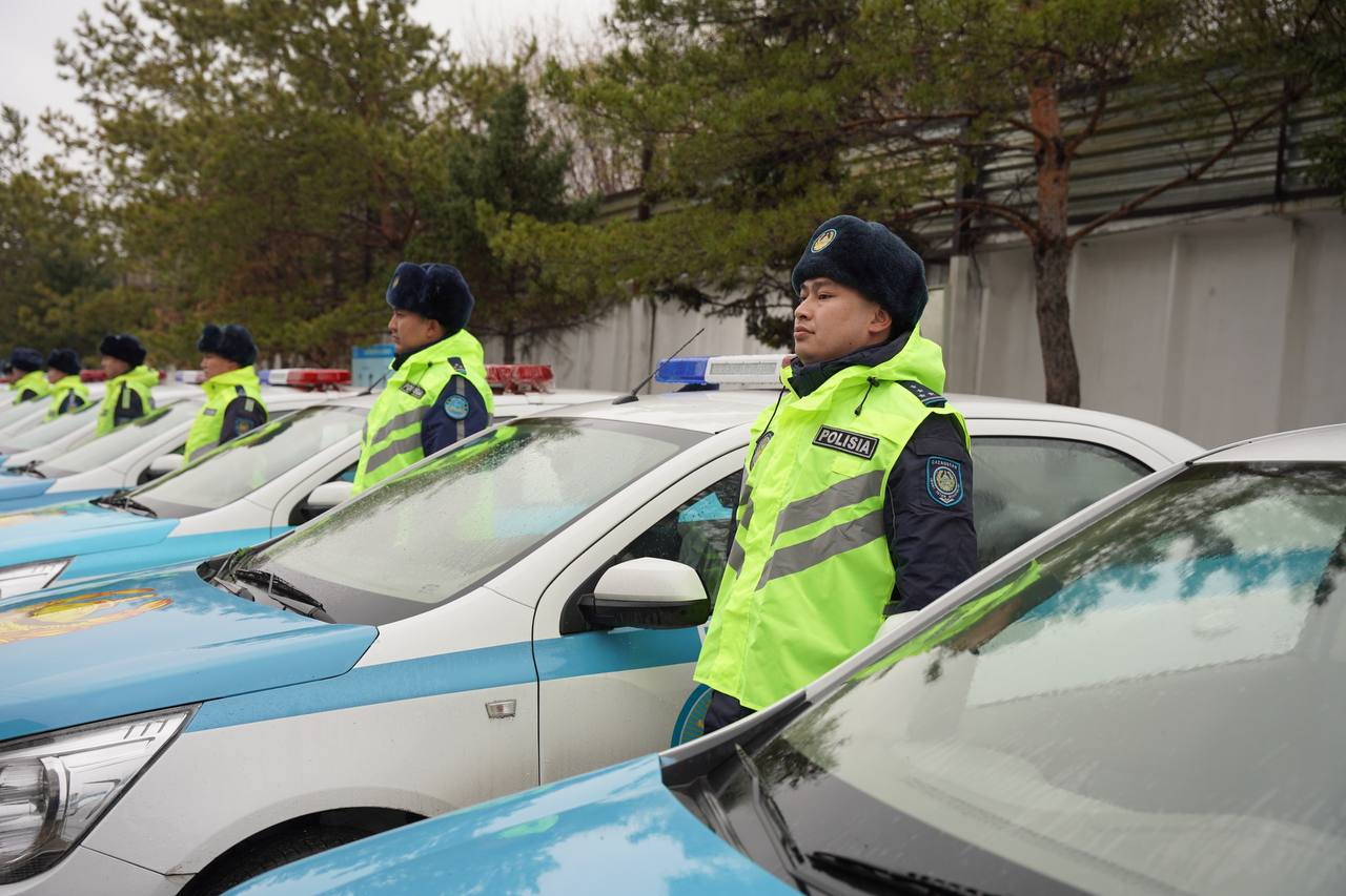 پوليتسيا قىزمەتكەرلەرىنە قىزمەتتىك كولىك تابىستالدى