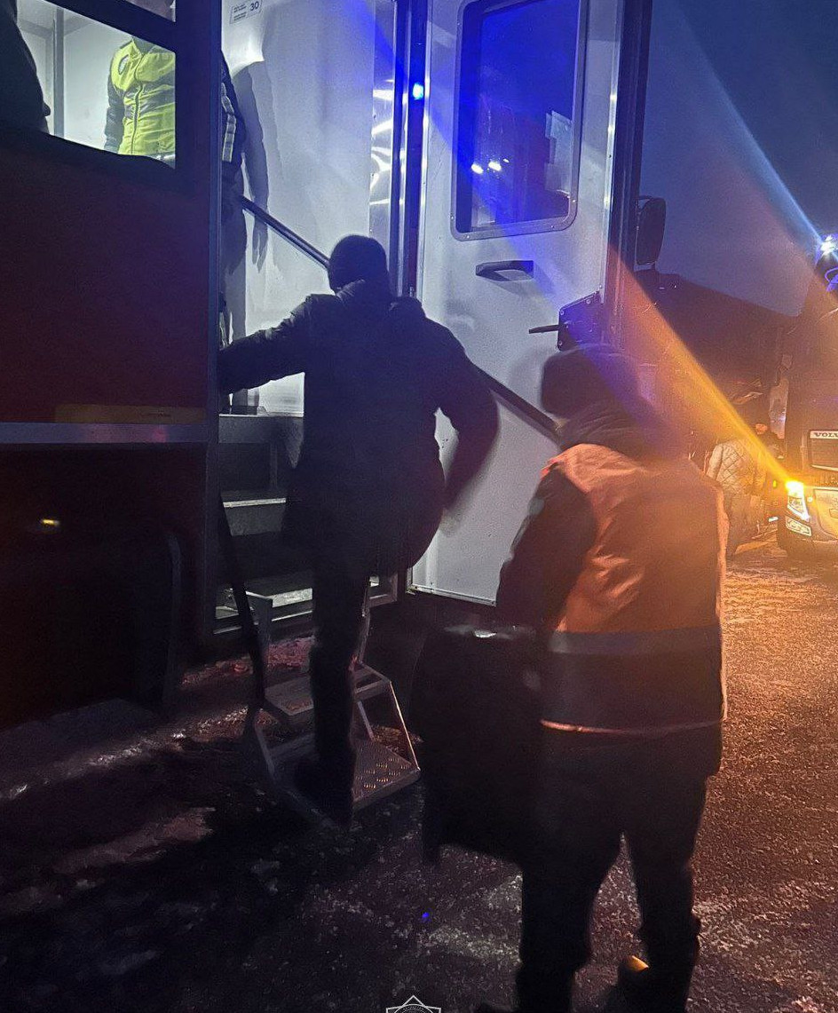 رەيستىك اۆتوبۋستان اقاۋ شىعىپ, 34 ادام ەۆاكۋاتسيالاندى