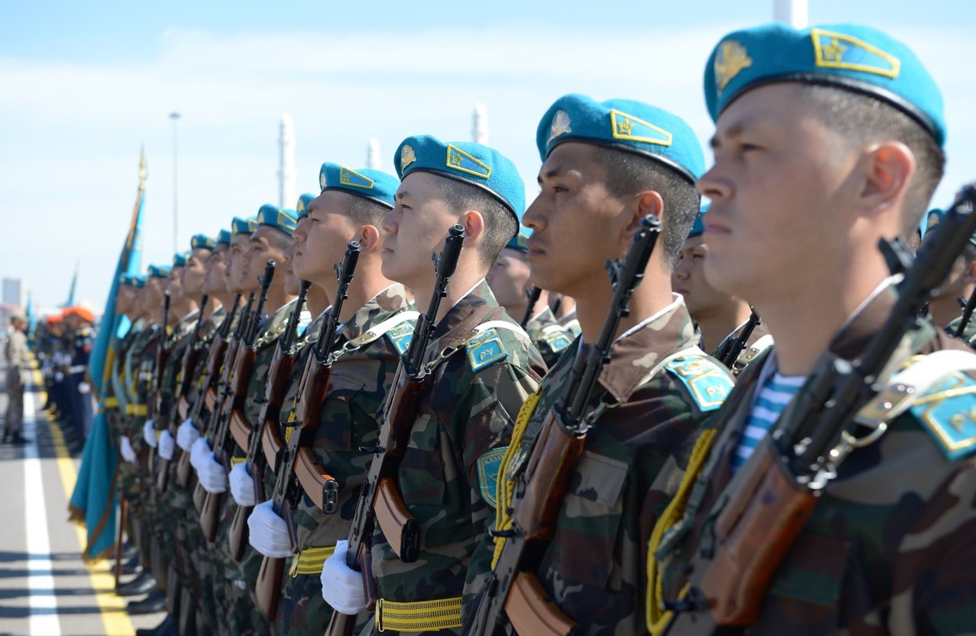 جاستار اسكەردەن نەگە قاشادى؟