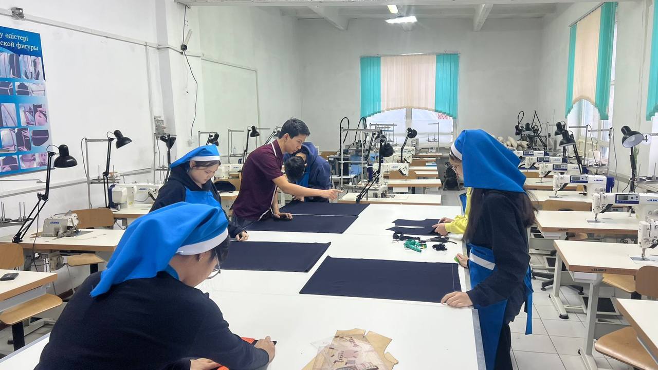 10-11 سىنىپ وقۋشىلارى جۇمىسشى ماماندىقتارىن قاتار وقىپ جاتىر